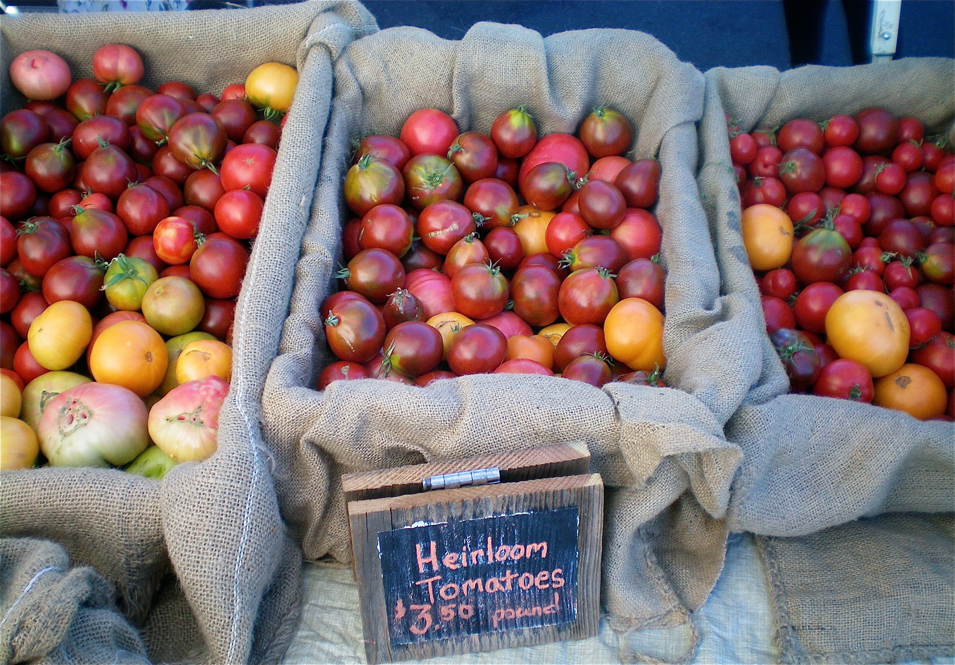 Heirloom tomatoes at the farmers' market