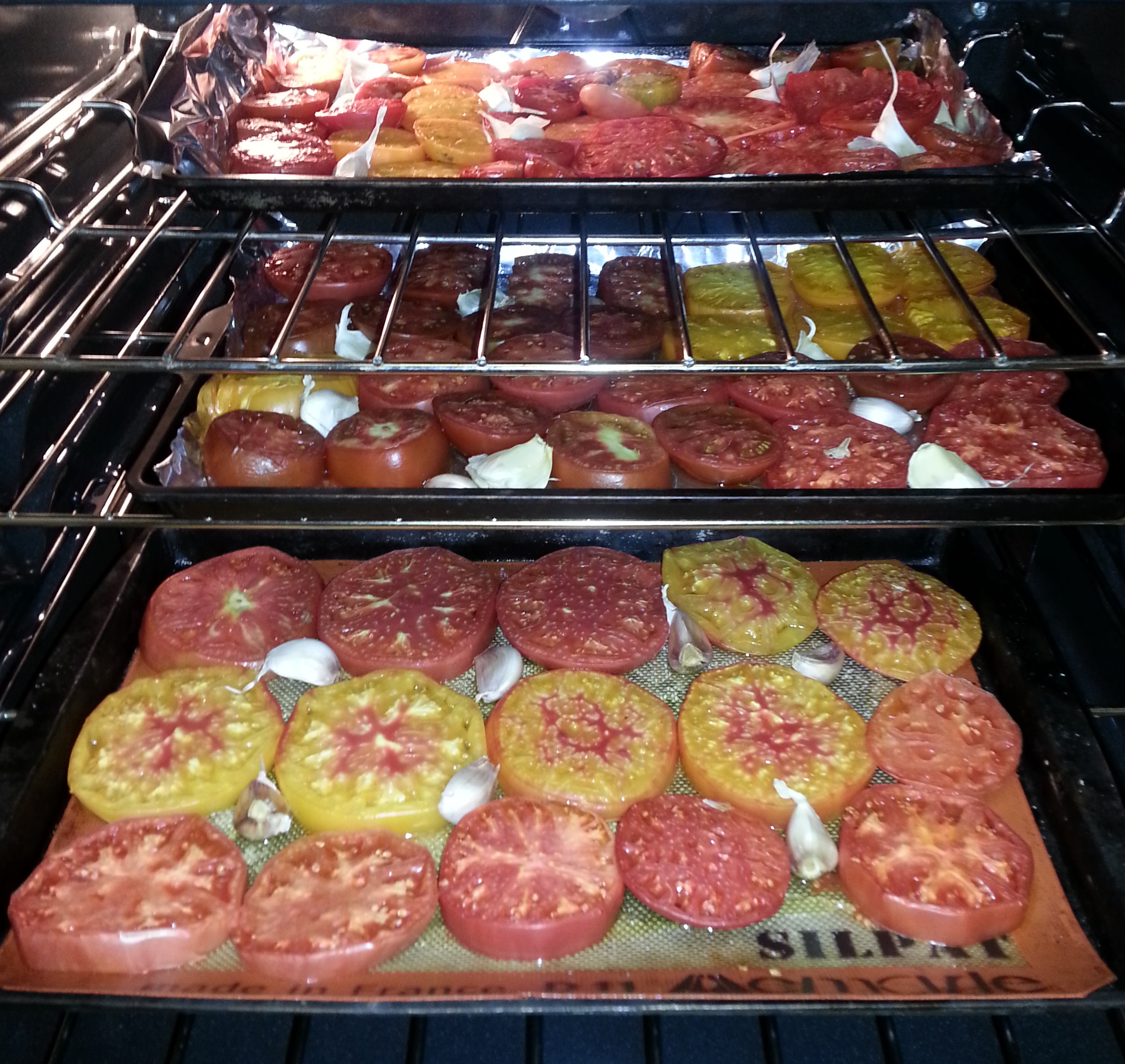 Tomatoes and garlic roasting